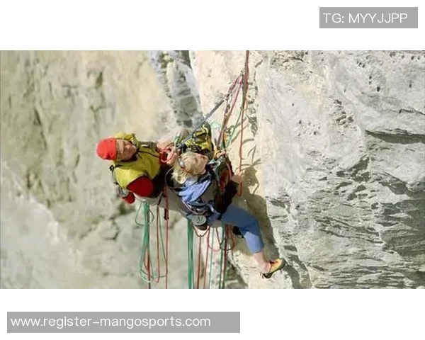 运动数据攀岩深度探索广州攀岩队的战术与策略揭秘